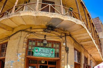 مقهى الشابندر فضاء عريق للثقافة والأدب ببغداد